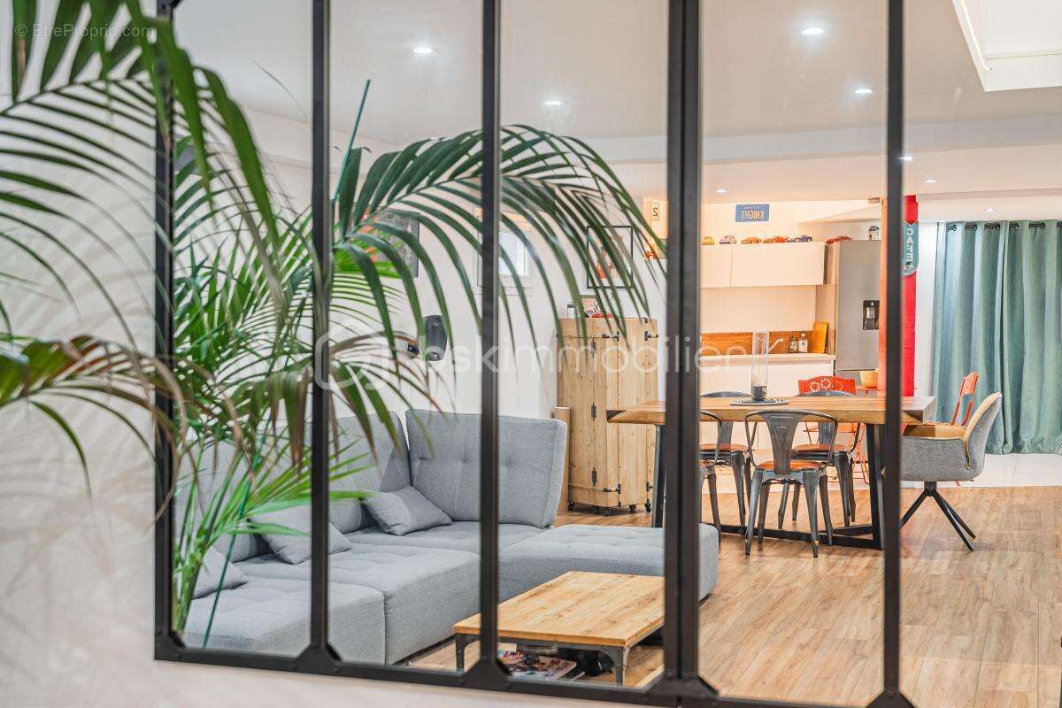 Spacieux et chaleureux 3 pièces rénové de 104 m2 en duplex - photo 4