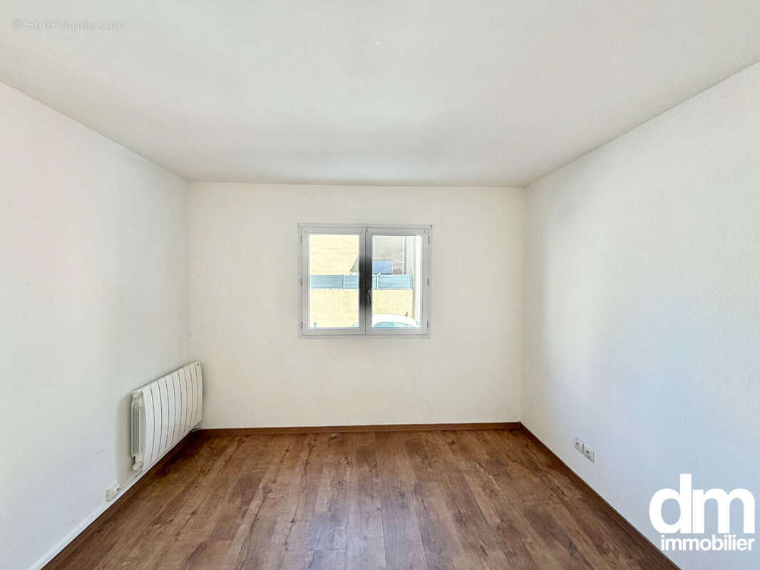 Local commercial d'une surface de 42m2  avec garage de 20m2 - photo 8