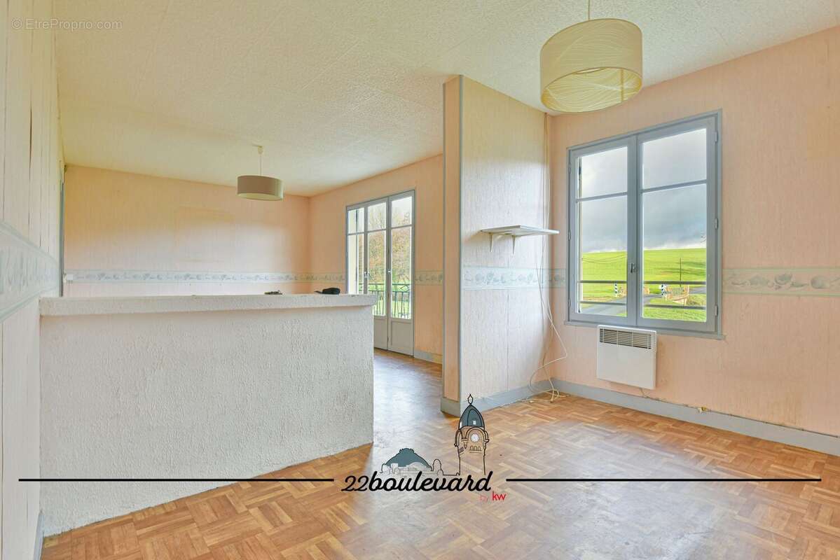 Maison à SAINT-JUNIEN-LES-COMBES