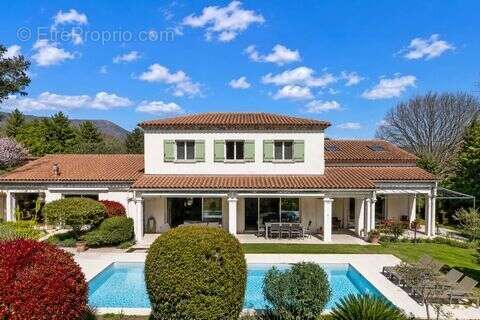 Maison à ROQUEFORT-LES-PINS