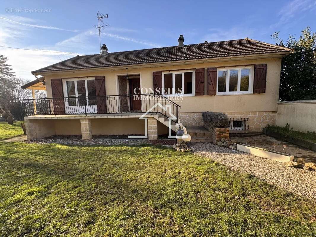 Maison à VILLENEUVE-SUR-YONNE