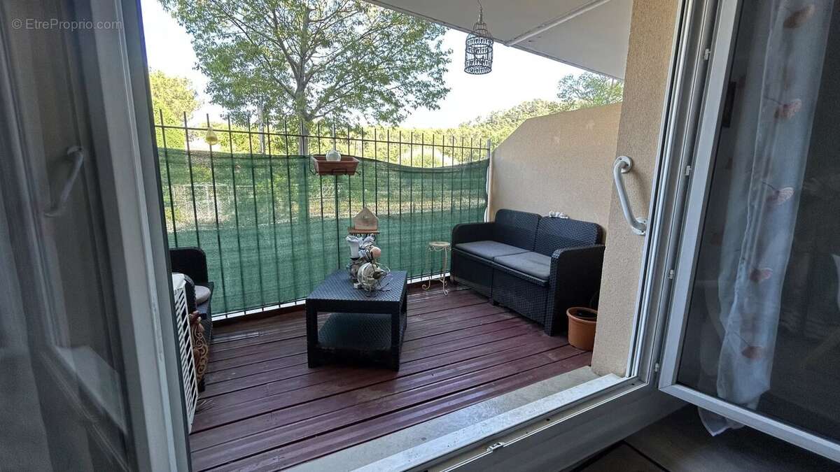 Appartement à LA ROQUE-D'ANTHERON