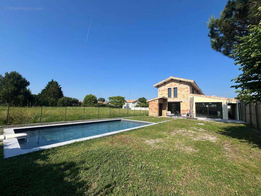 Maison à SAINTE-HELENE