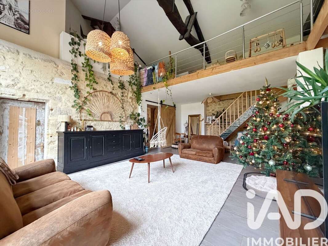 Photo 2 - Maison à MENESPLET