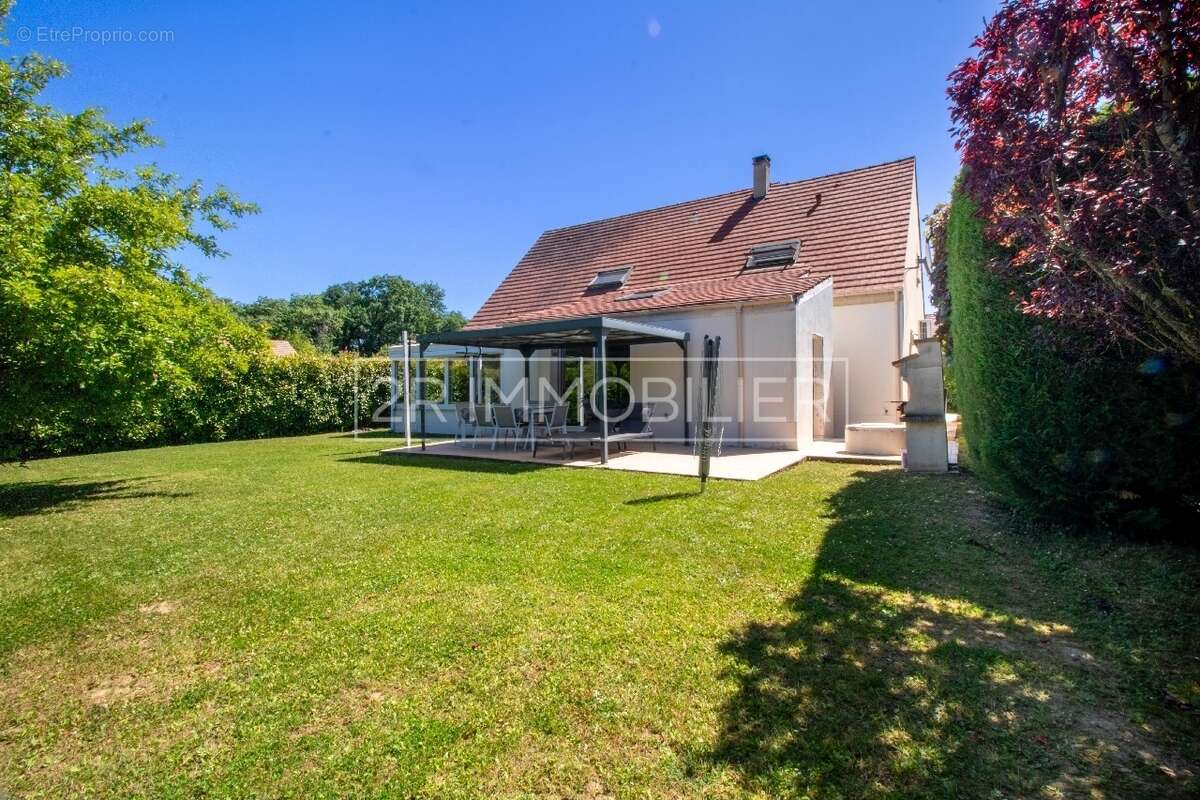 Maison à MAGNY-LE-HONGRE