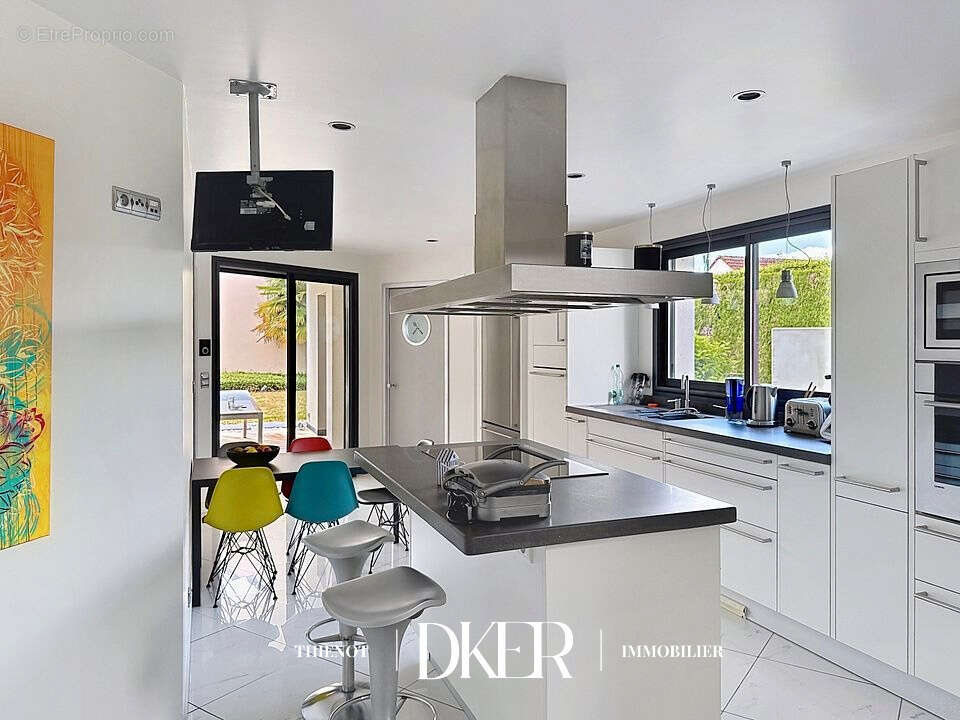 Propriété de prestige avec confort de plain pied de 500 m2 sur parc 4400 m2 située sur la cote des blancs - photo 6