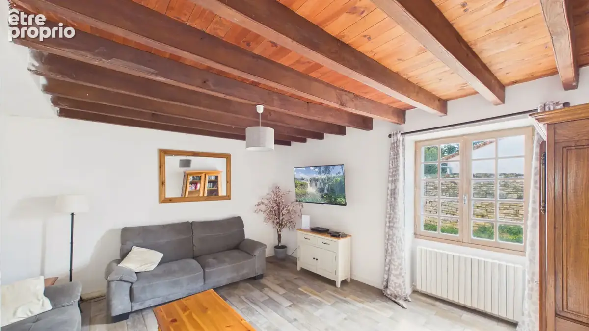 Maison de village française de caractère avec 4 chambres, jardin et dépendances - photo 4