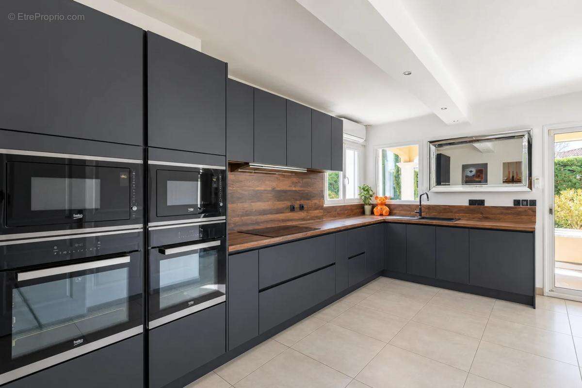 Maison familiale de 176m² – Matériaux de qualité, aucun travaux, cadre très paisible - photo 8