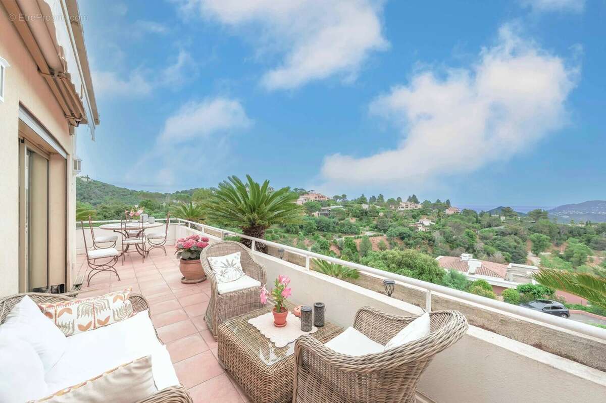 EXCLUSIVITÉ - Mandelieu - Grand Duc - Appartement au dernier étage avec terrasse d'angle de 41m² et vue panoramique - photo 2
