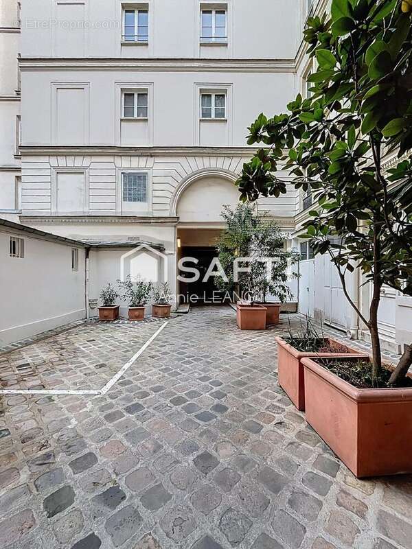 Photo 4 - Commerce à PARIS-9E