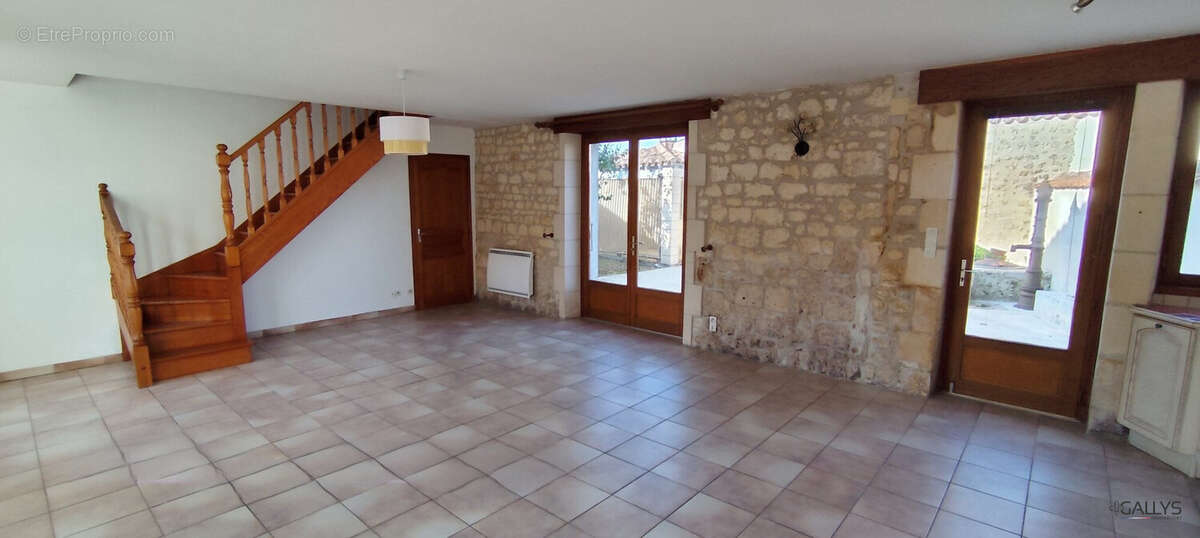 Maison 102 m² à Nancras  - photo 4