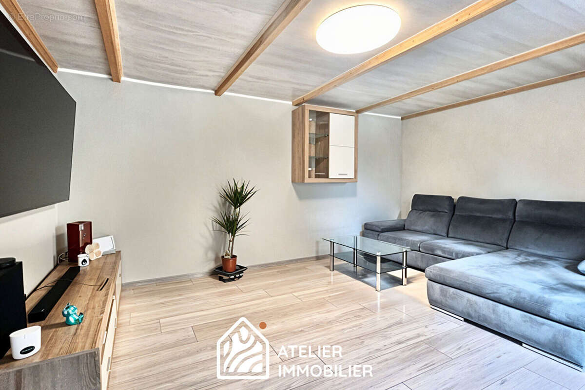 À VENDRE - MAISON - 8 pièces - 153m2 - photo 5