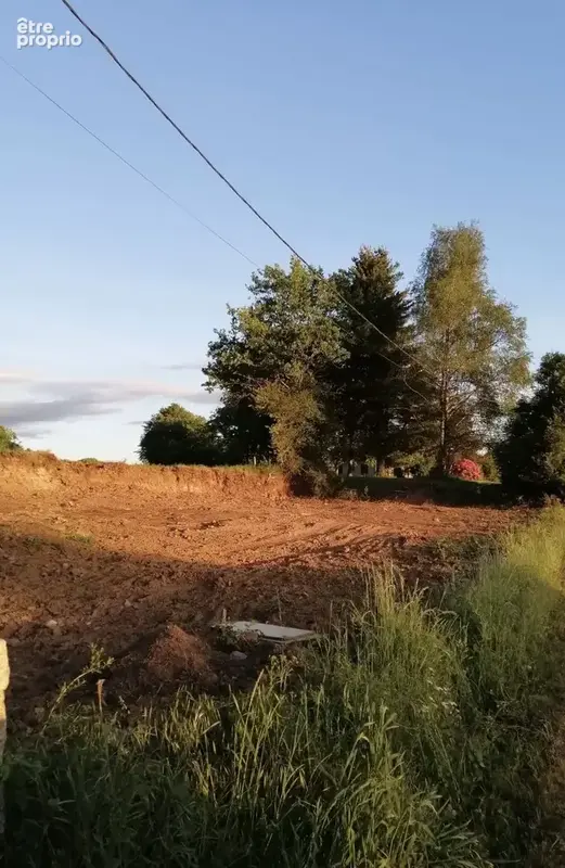 Photo Terrain à Saint-Santin-Cantales au prix de 11 000€