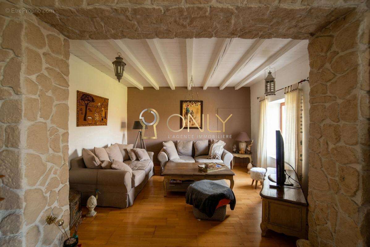 Maison à MONTMERLE-SUR-SAONE