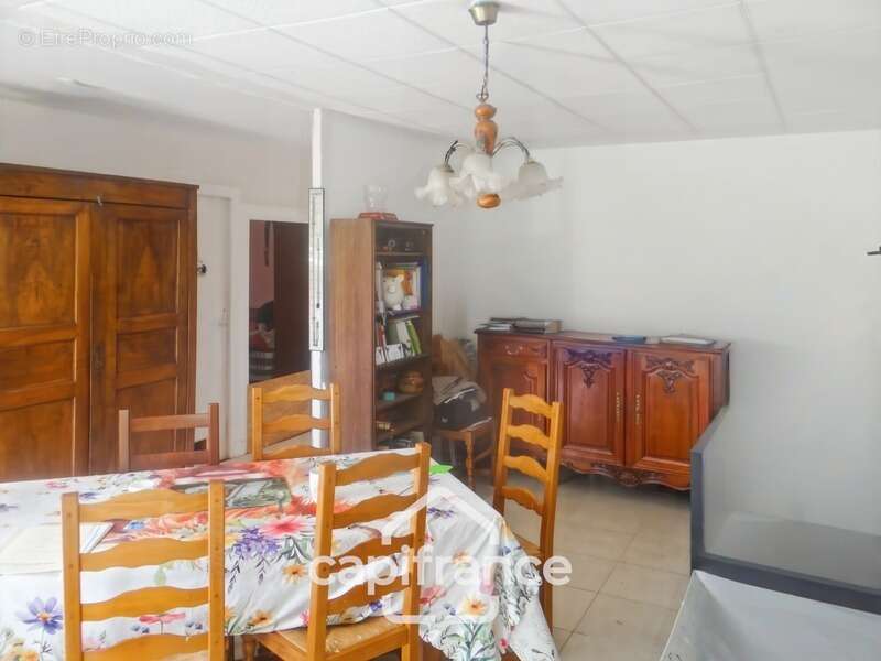 Maison à vendre  ECHASSIERES (03) Maison plus dépendances sur terrain de 2288 m2 - photo 5