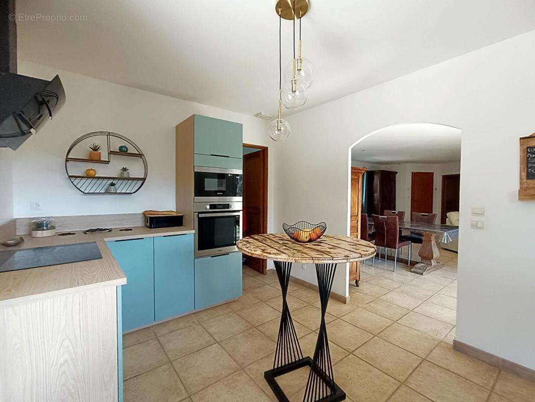 Maison à FONTVIEILLE