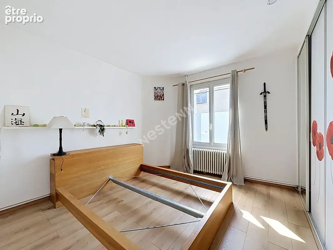 Maison familiale à Vendre à Rezé - 5 Pièces, 111 m², Terrain 279 m² - photo 5