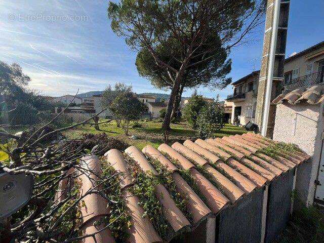 Terrain à LA ROQUETTE-SUR-SIAGNE