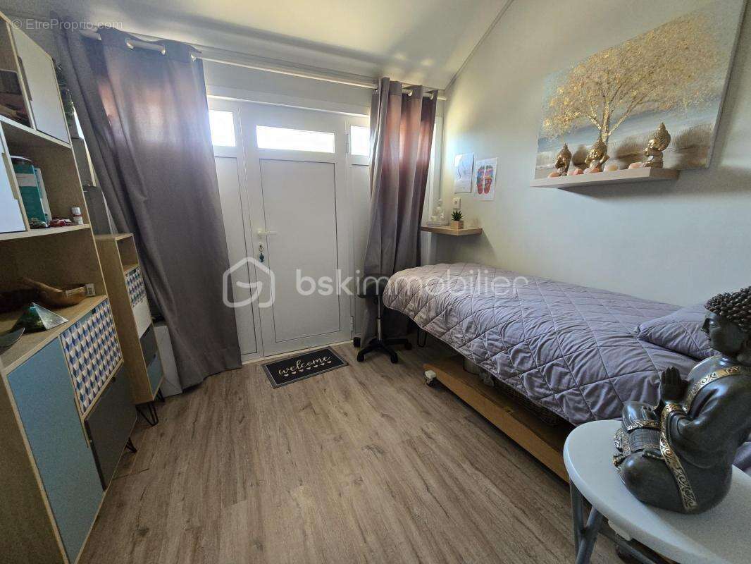Maison de plain-pied rénovée – dépendance aménagée – Terrain 1000 m² – Randan - photo 8