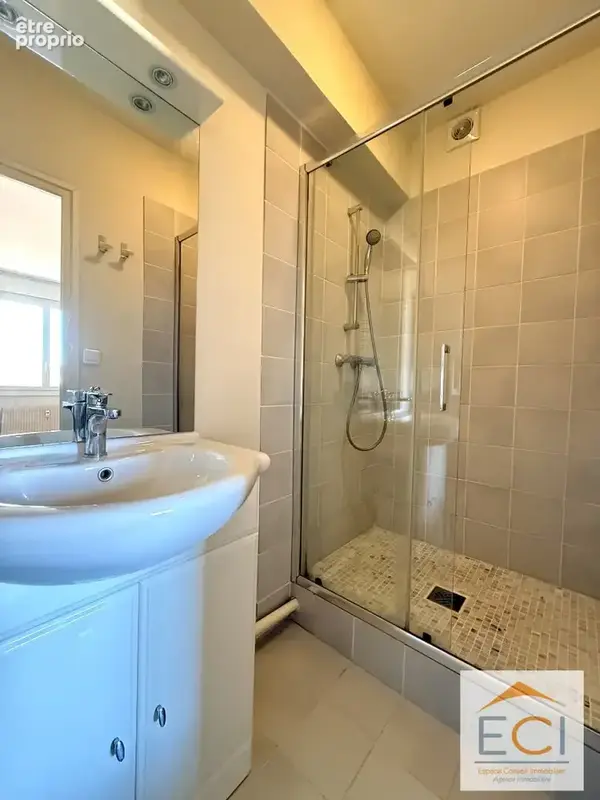A VENDRE - Appartement duplex 3 chambres - Quartier Mairie - photo 10