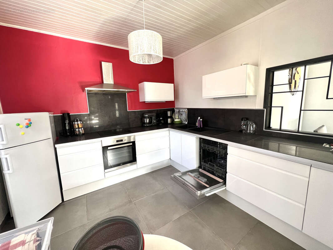 Maison à VITRAC-SUR-MONTANE