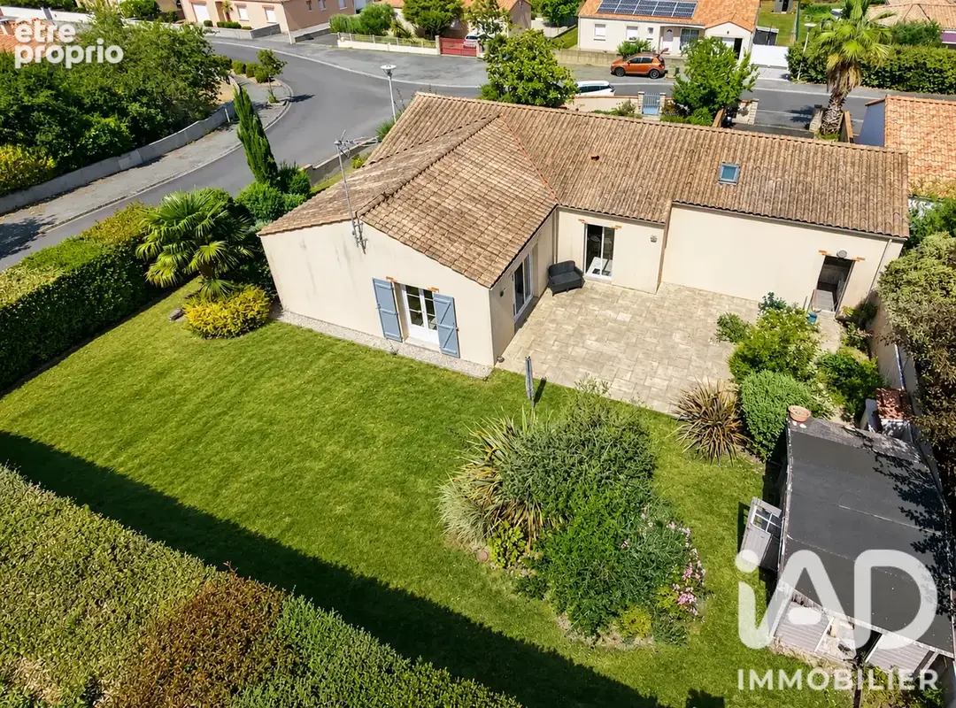 Photo 1 - Maison à SAINT-ETIENNE-DU-BOIS