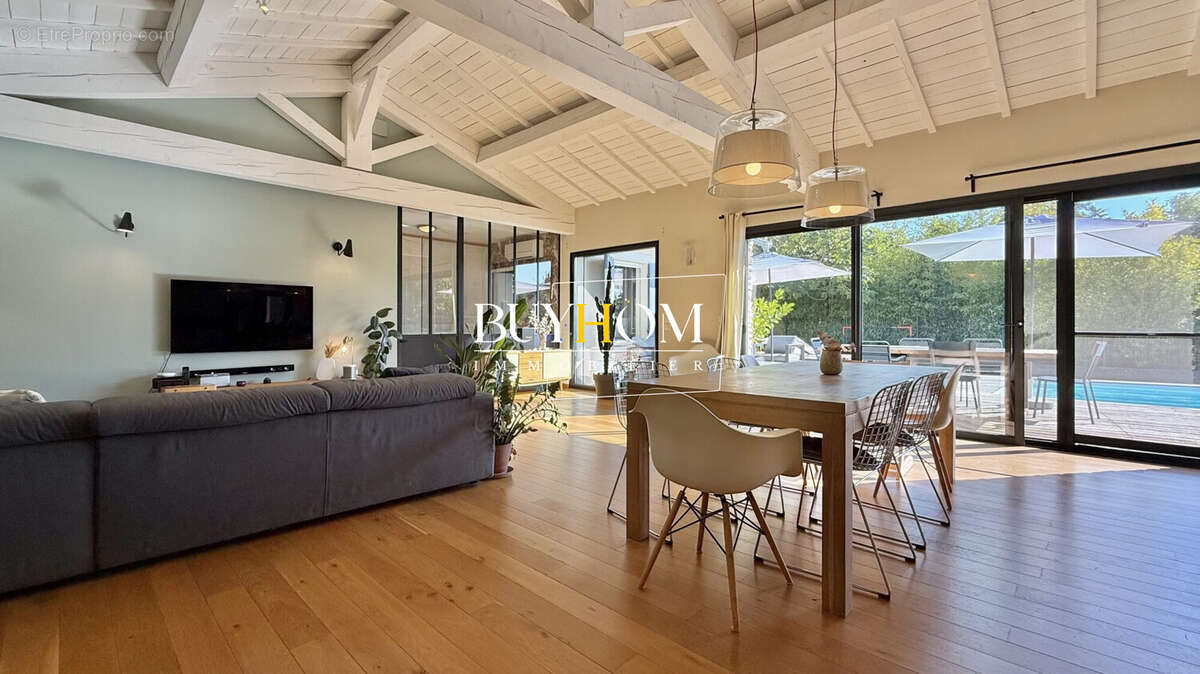 Maison à L'ISLE-SUR-LA-SORGUE