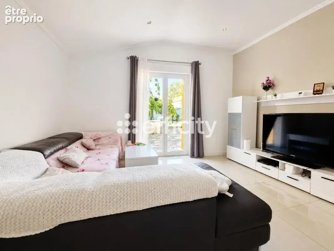 Maison 110 m² à Bondy  - photo 5