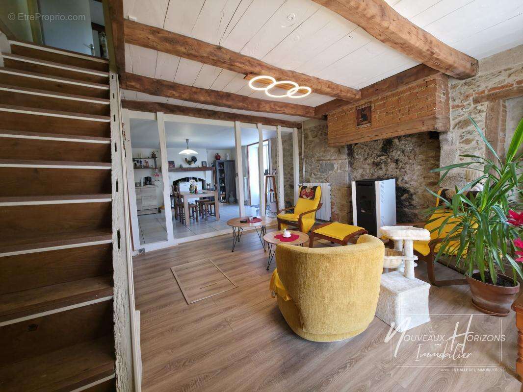 Maison 96 m² à Saint-Victurnien  - photo 2