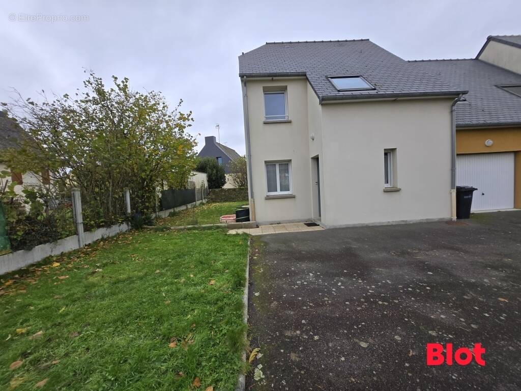 Maison à SAINT-BRICE-EN-COGLES