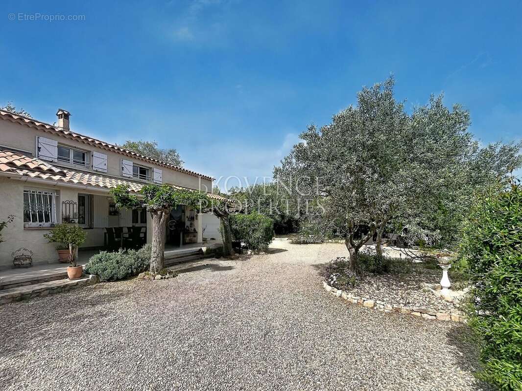 Maison à COTIGNAC