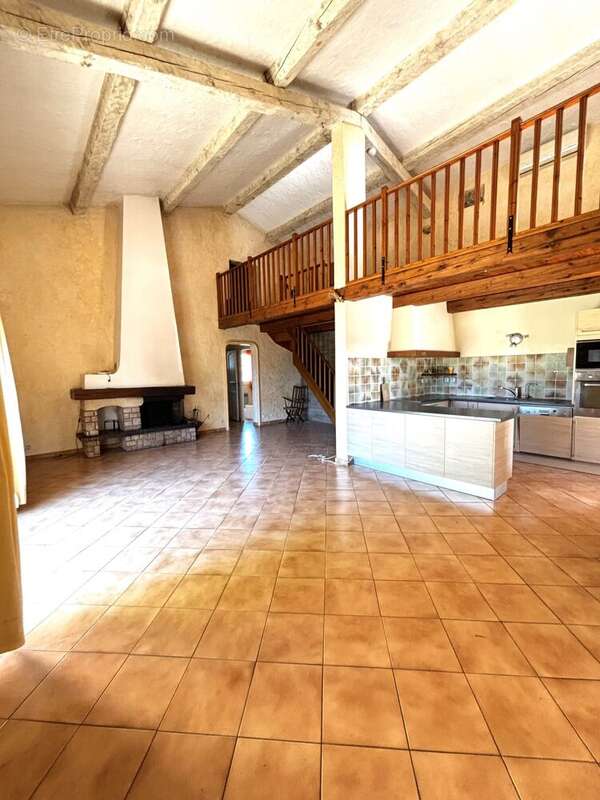 Maison à LE MUY