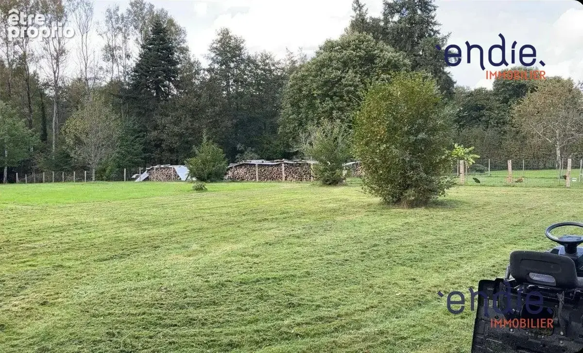 Terrain à SAINT-JUNIEN