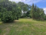 Terrain à SAINT-LAURENT-DE-LA-PREE