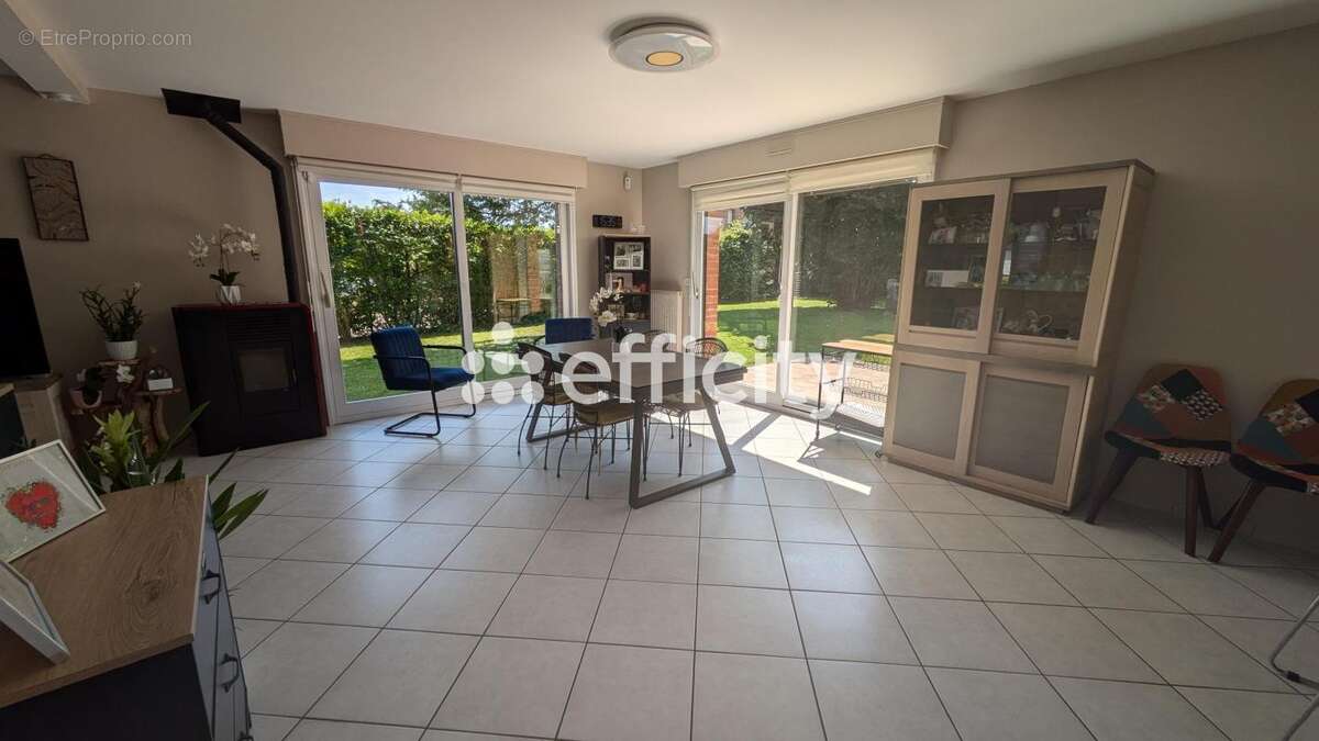 Maison à GONDECOURT