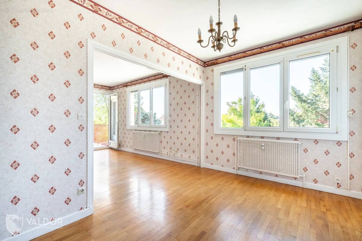 Appartement à MEYZIEU