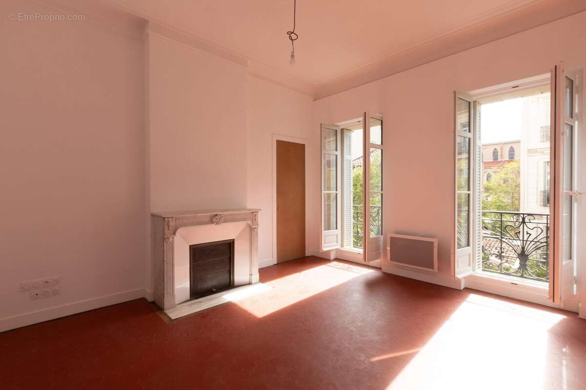 Appartement à MARSEILLE-1E