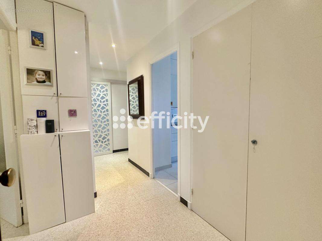 Appartement à VALLAURIS