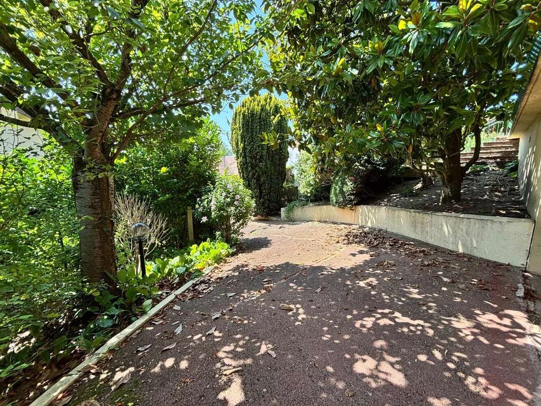 ARGENTEUIL – LES COTEAUX  Élégante maison familiale de plus de 200 m² avec vue sur Paris et la Tour Eiffel - photo 39