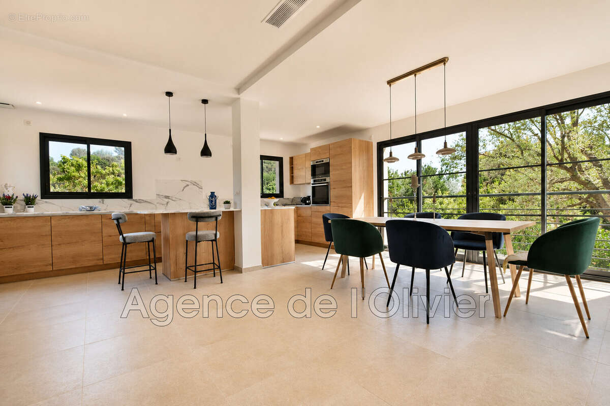 Maison à VALBONNE