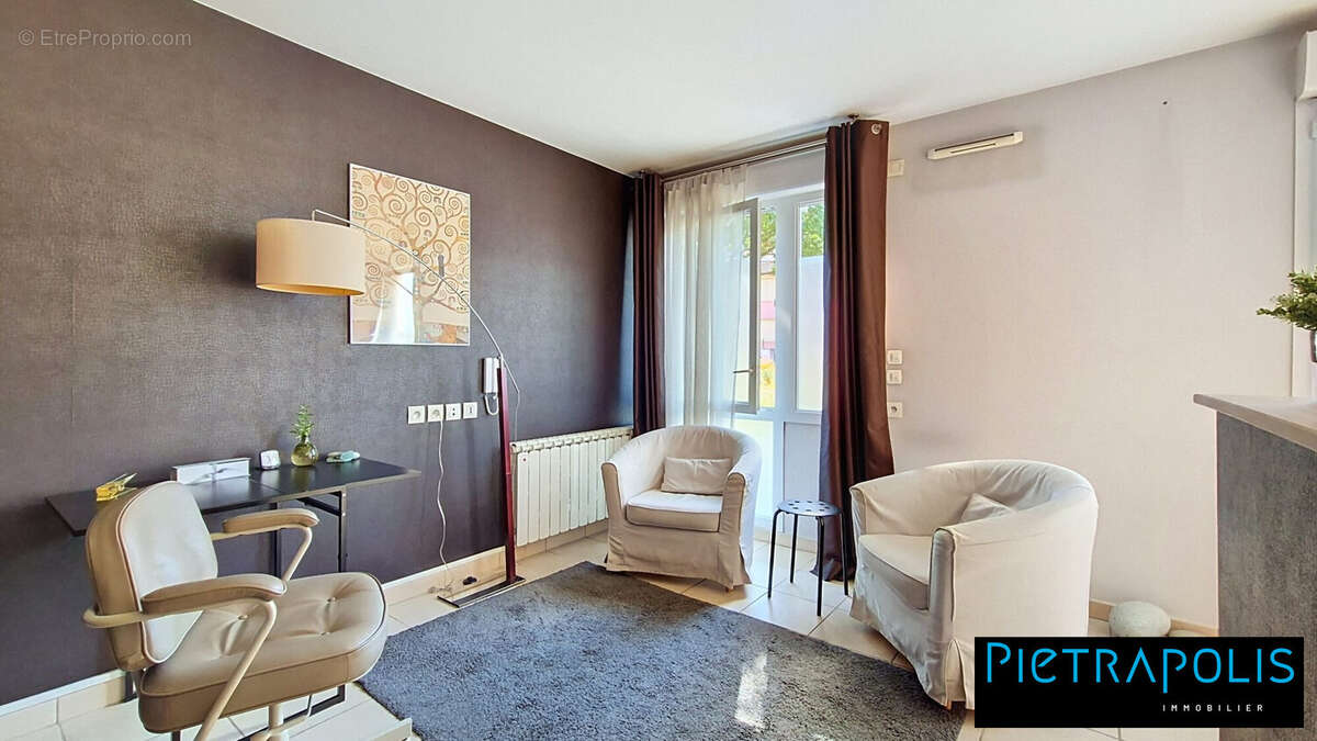 Commerce 45 m² à Tassin-La-Demi-Lune  - photo 2