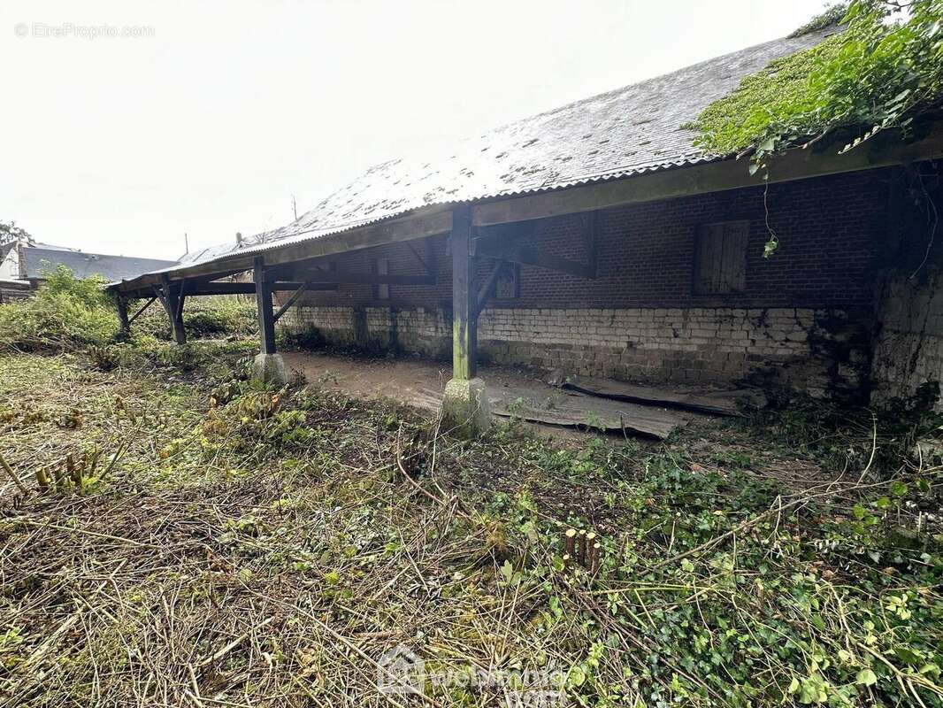 Vous bénéficiez d'un terrain de 847 m² - Maison à CHALANDRY