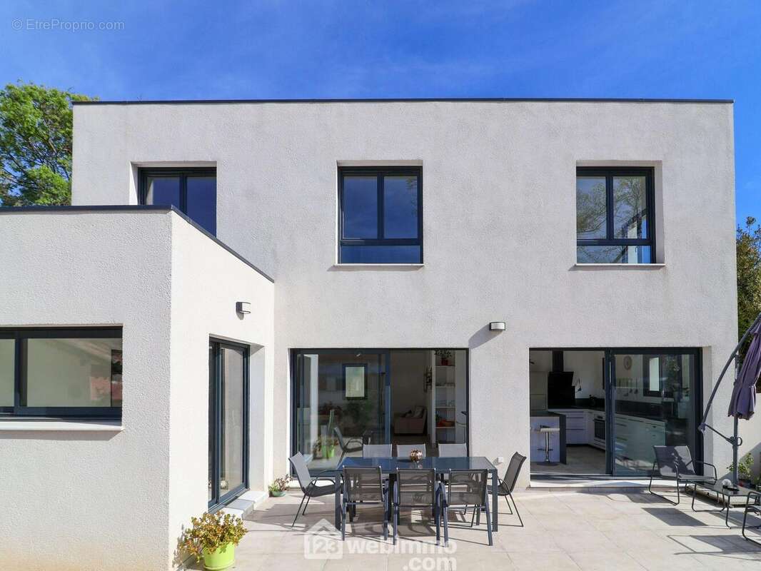 Maison 141 m² à Marseille-9e  - photo 2