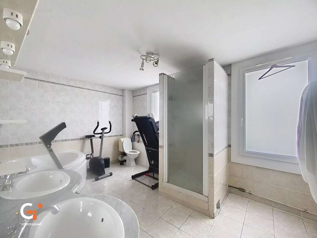 ELBEUF - Maison 135 m²  sur 223 m² Terrain - photo 9