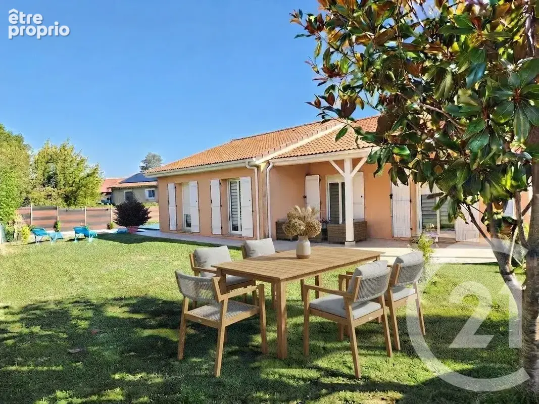 Maison 6 pièces 130 m² à vendre à Saint-Laurent-De-Mure (69720) - photo 3