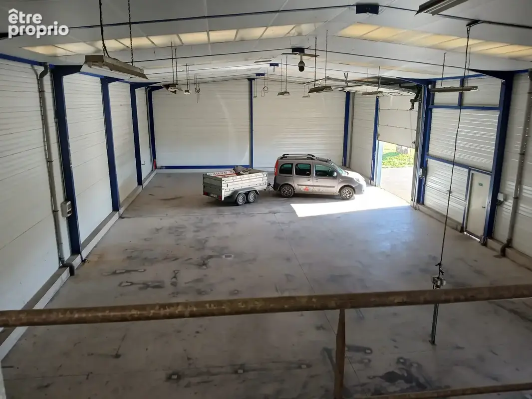 49420 Ombrée d'Anjou, en ZA, local d'activité 435 m2 à louer comprenant 300 m2 d'atelier/entrepôt, 135 m2 de l - photo 2