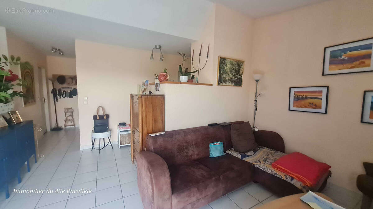 Appartement à MAUVES