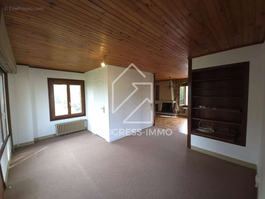 Maison à COMBS-LA-VILLE