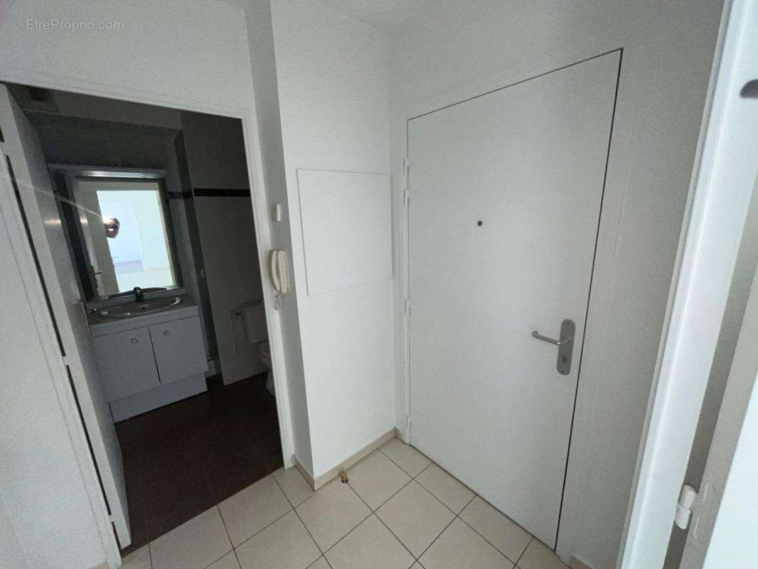 Appartement penthouse 2 pièces hyper centre de Chelles - photo 9