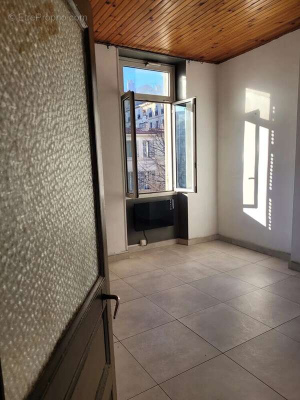 Appartement à MARSEILLE-5E